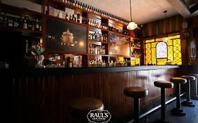 Raul'S Bar